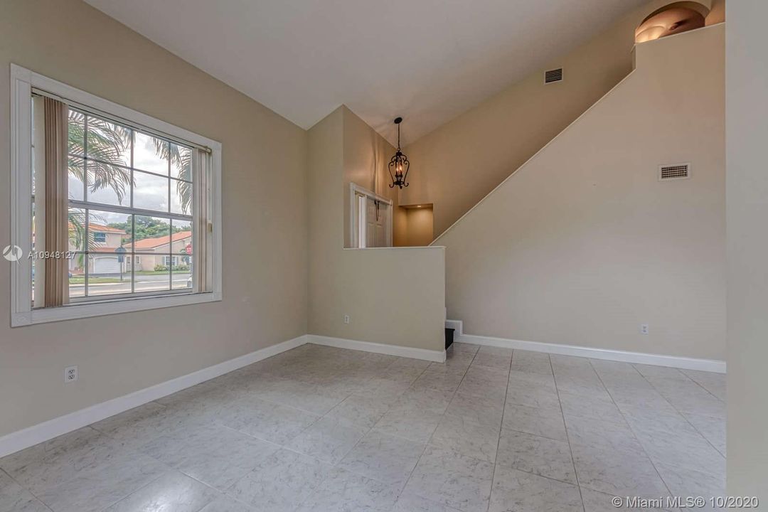Recently Sold: $374,950 (3 beds, 2 baths, 1555 Square Feet)