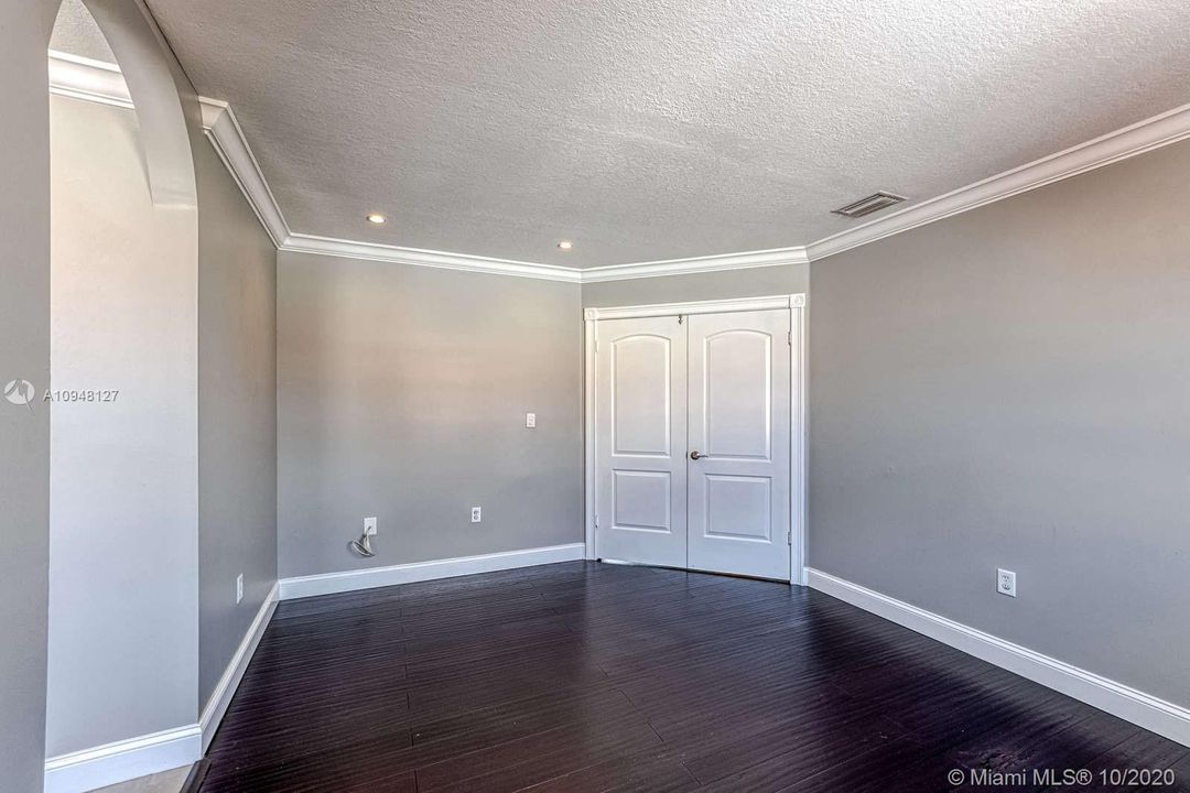 Recently Sold: $374,950 (3 beds, 2 baths, 1555 Square Feet)