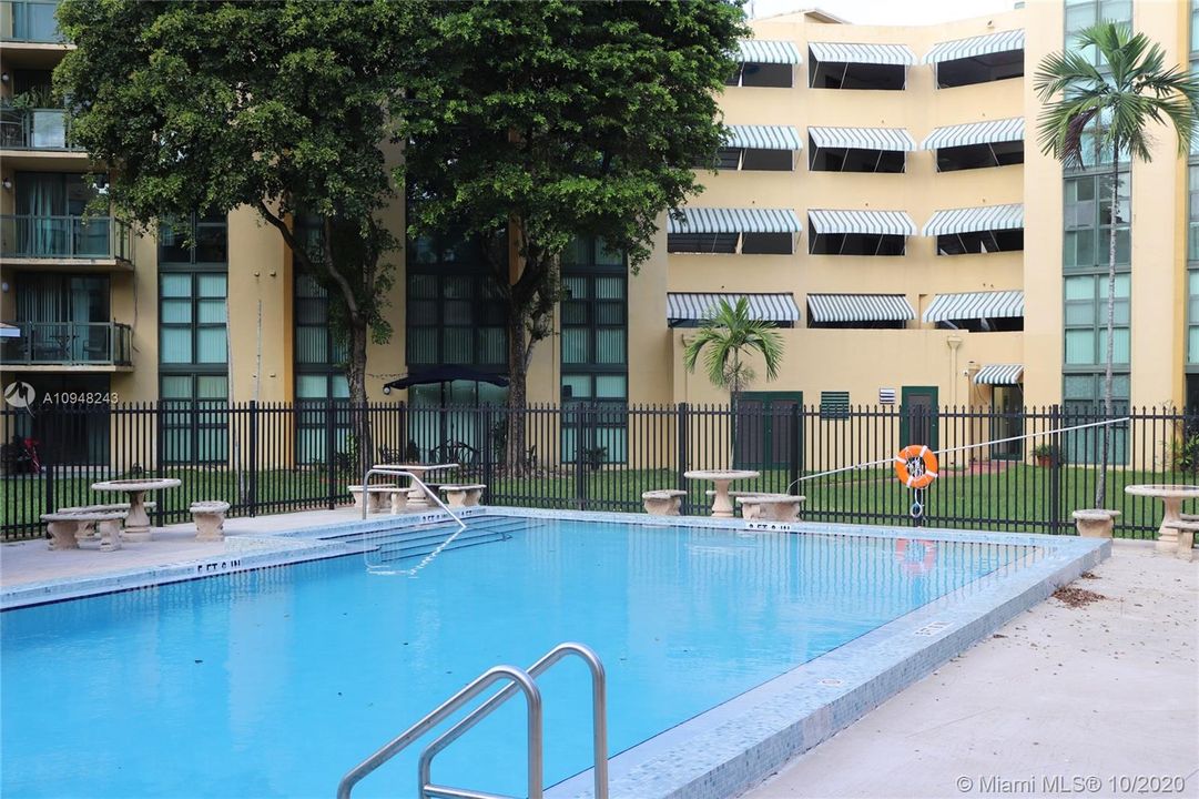 Recently Sold: $175,000 (2 beds, 2 baths, 898 Square Feet)