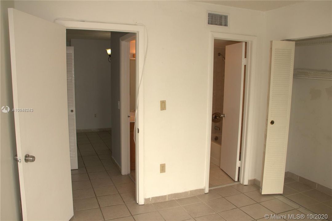 Recently Sold: $175,000 (2 beds, 2 baths, 898 Square Feet)