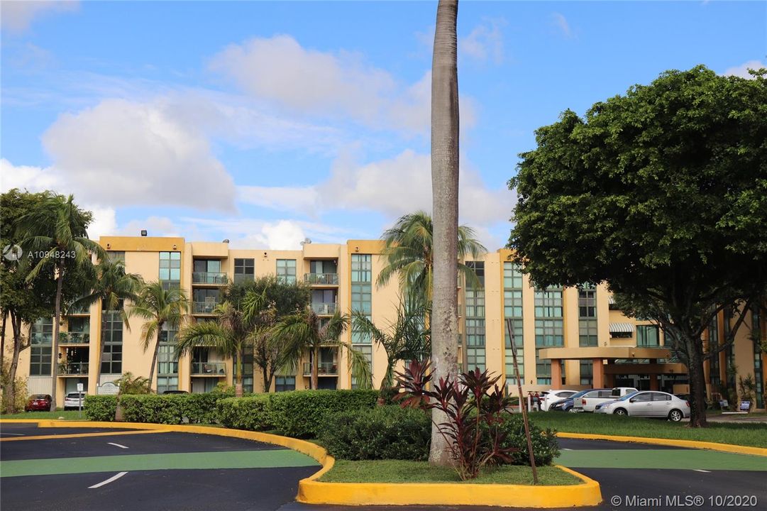 Recently Sold: $175,000 (2 beds, 2 baths, 898 Square Feet)