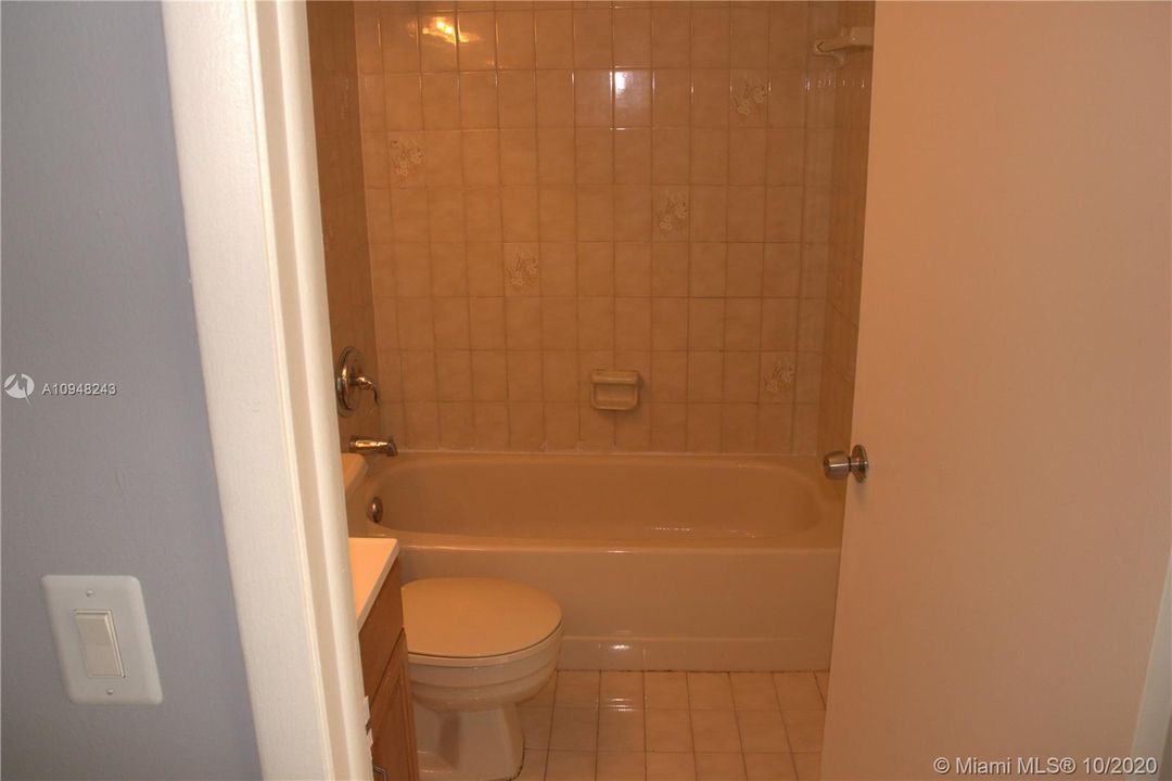 Recently Sold: $175,000 (2 beds, 2 baths, 898 Square Feet)
