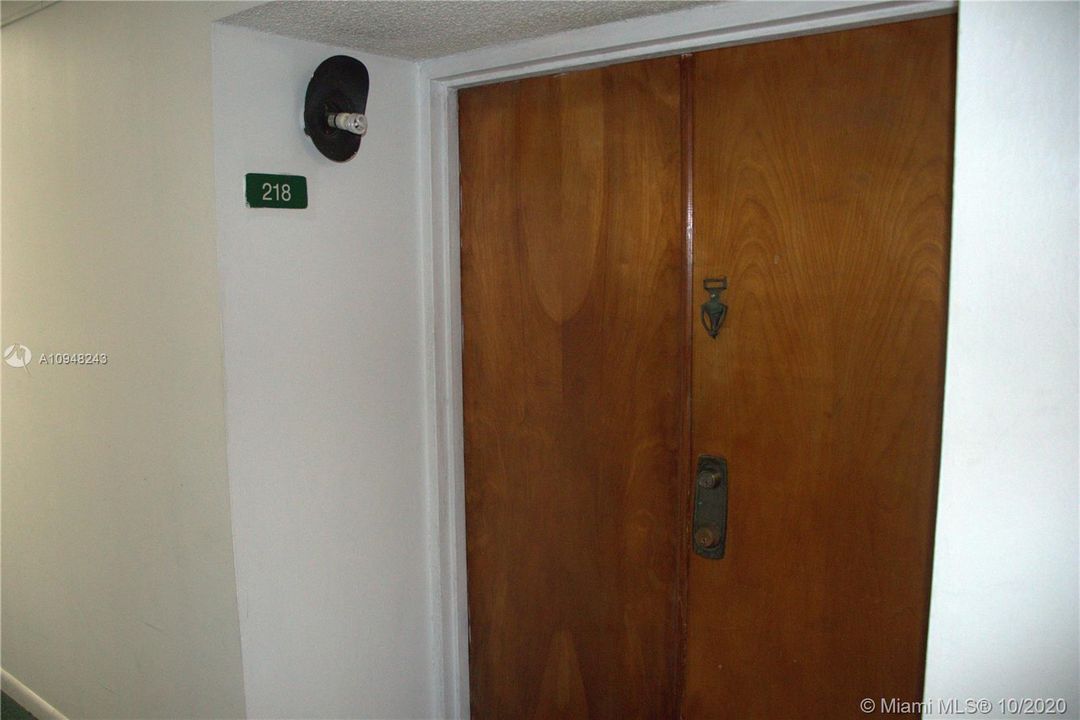 Recently Sold: $175,000 (2 beds, 2 baths, 898 Square Feet)