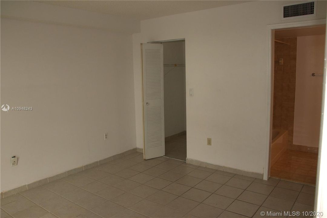 Recently Sold: $175,000 (2 beds, 2 baths, 898 Square Feet)