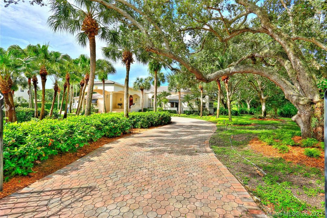 Recently Sold: $3,500,000 (7 beds, 7 baths, 8655 Square Feet)