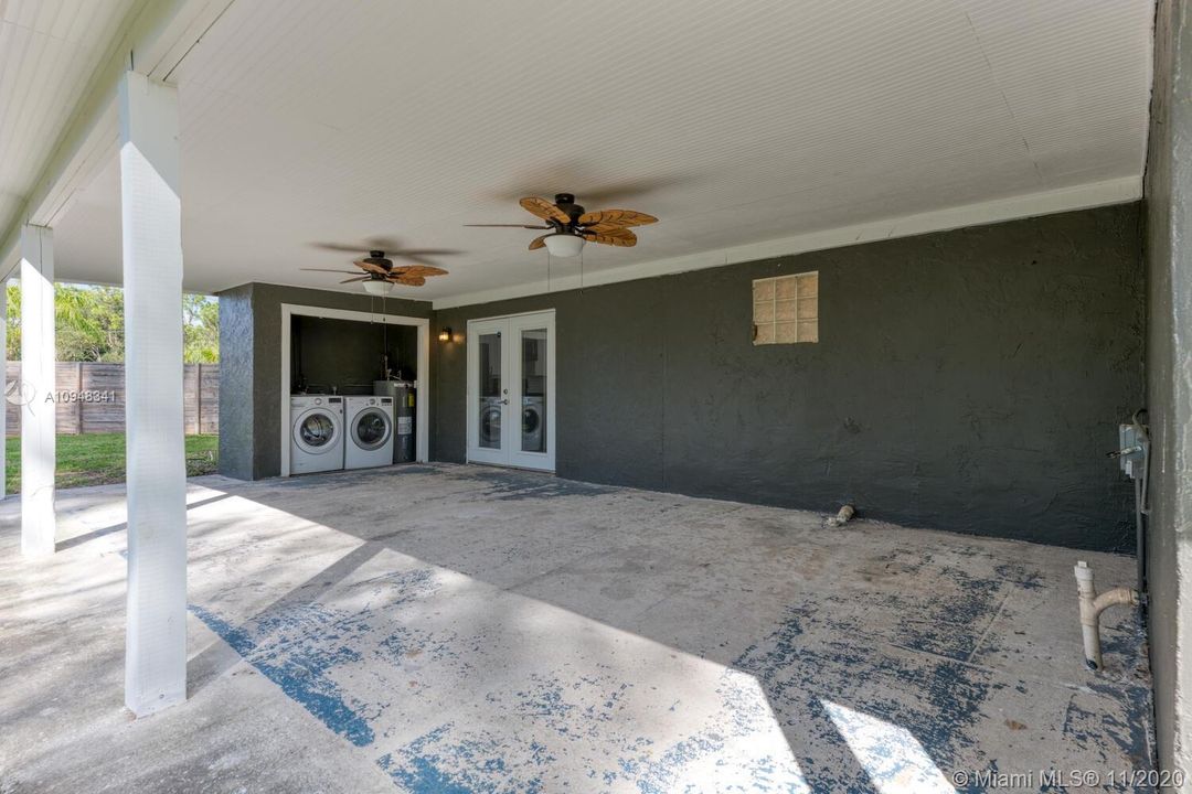 Back Porch- W/D, Water Heater, Outdoor Rated Ceiling Fans
