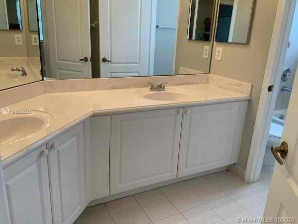 Recently Rented: $3,485 (5 beds, 3 baths, 3706 Square Feet)