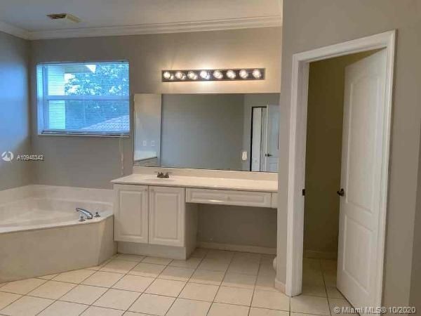 Recently Rented: $3,485 (5 beds, 3 baths, 3706 Square Feet)