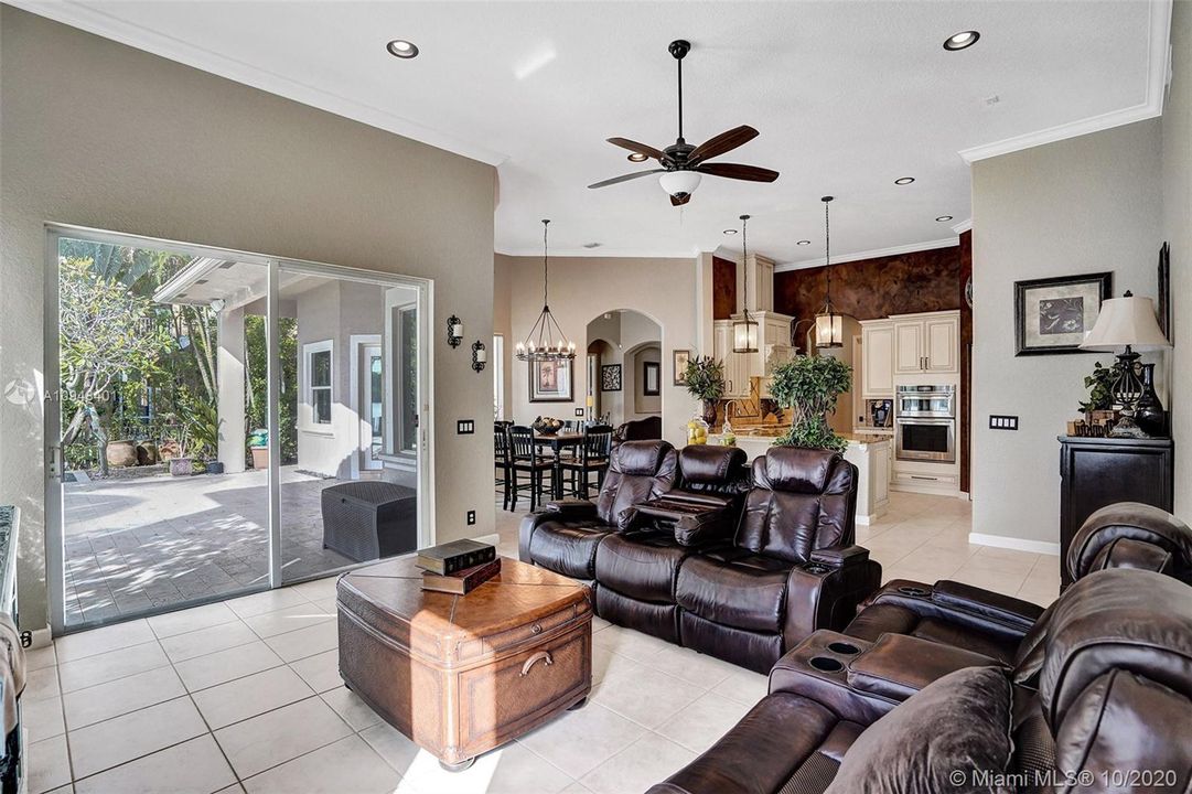 Recently Sold: $599,800 (4 beds, 3 baths, 2512 Square Feet)