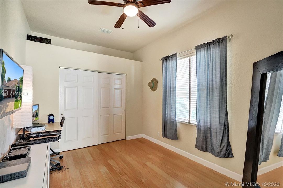 Recently Sold: $599,800 (4 beds, 3 baths, 2512 Square Feet)