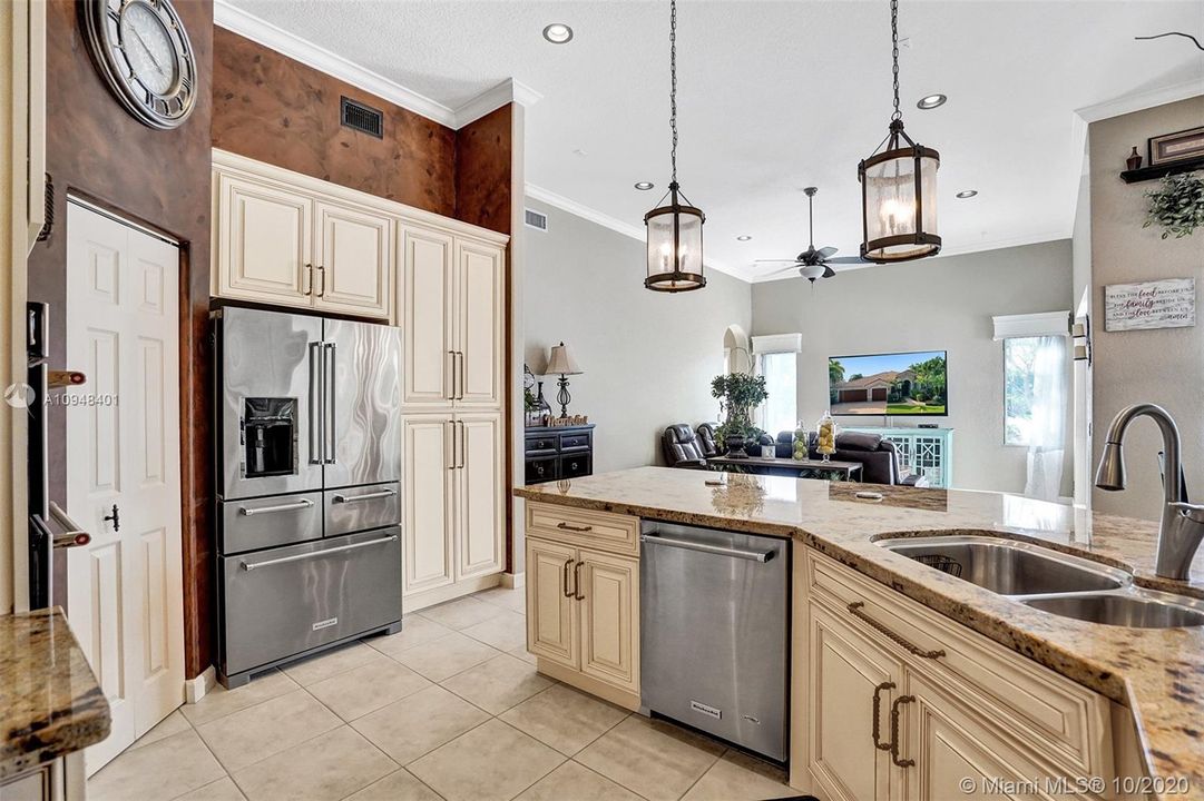Recently Sold: $599,800 (4 beds, 3 baths, 2512 Square Feet)