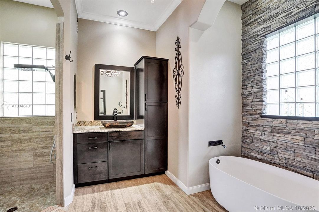 Recently Sold: $599,800 (4 beds, 3 baths, 2512 Square Feet)