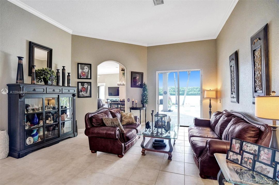 Recently Sold: $599,800 (4 beds, 3 baths, 2512 Square Feet)