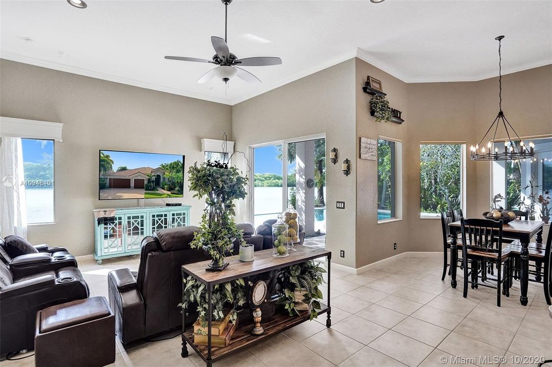 Recently Sold: $599,800 (4 beds, 3 baths, 2512 Square Feet)