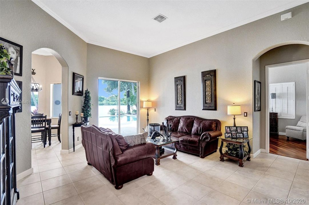 Recently Sold: $599,800 (4 beds, 3 baths, 2512 Square Feet)