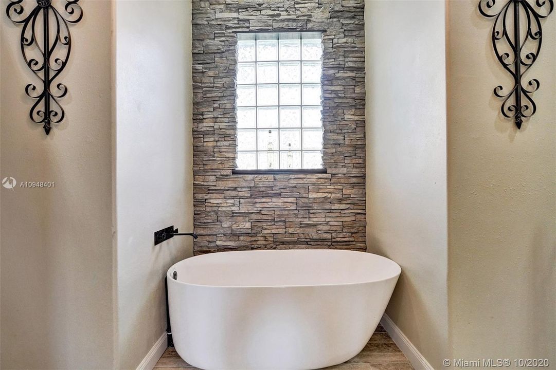 Recently Sold: $599,800 (4 beds, 3 baths, 2512 Square Feet)