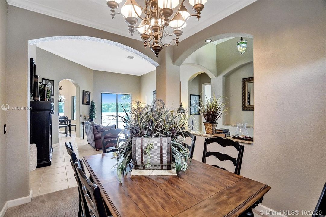 Recently Sold: $599,800 (4 beds, 3 baths, 2512 Square Feet)