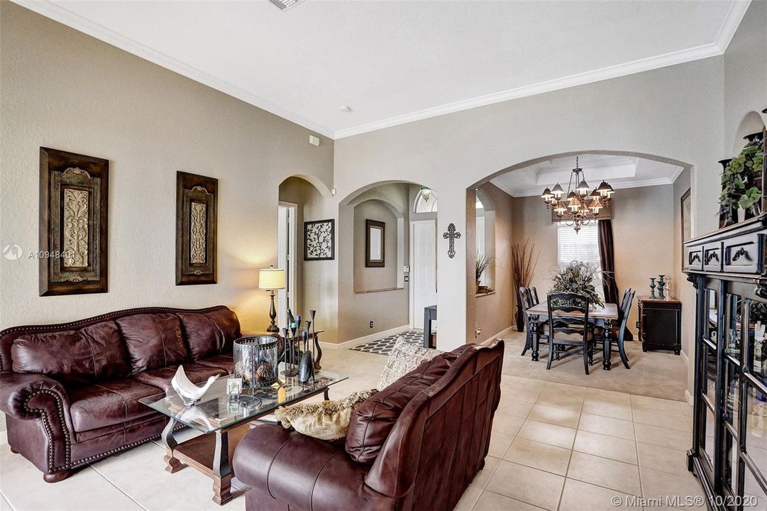 Recently Sold: $599,800 (4 beds, 3 baths, 2512 Square Feet)
