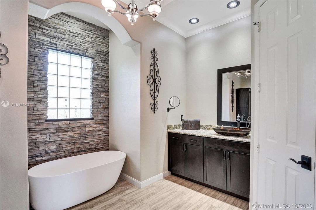 Recently Sold: $599,800 (4 beds, 3 baths, 2512 Square Feet)