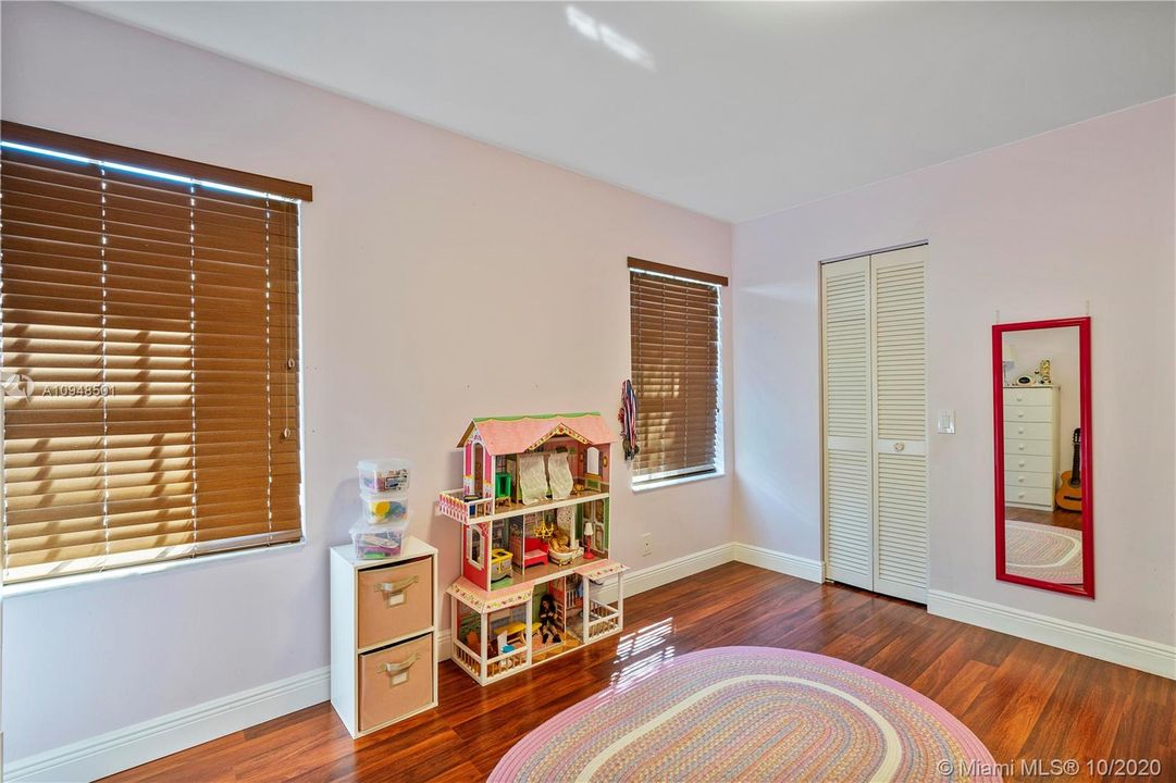 Recently Rented: $4,200 (5 beds, 3 baths, 2907 Square Feet)