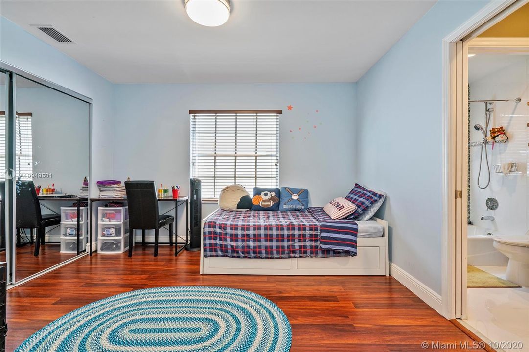 Recently Rented: $4,200 (5 beds, 3 baths, 2907 Square Feet)