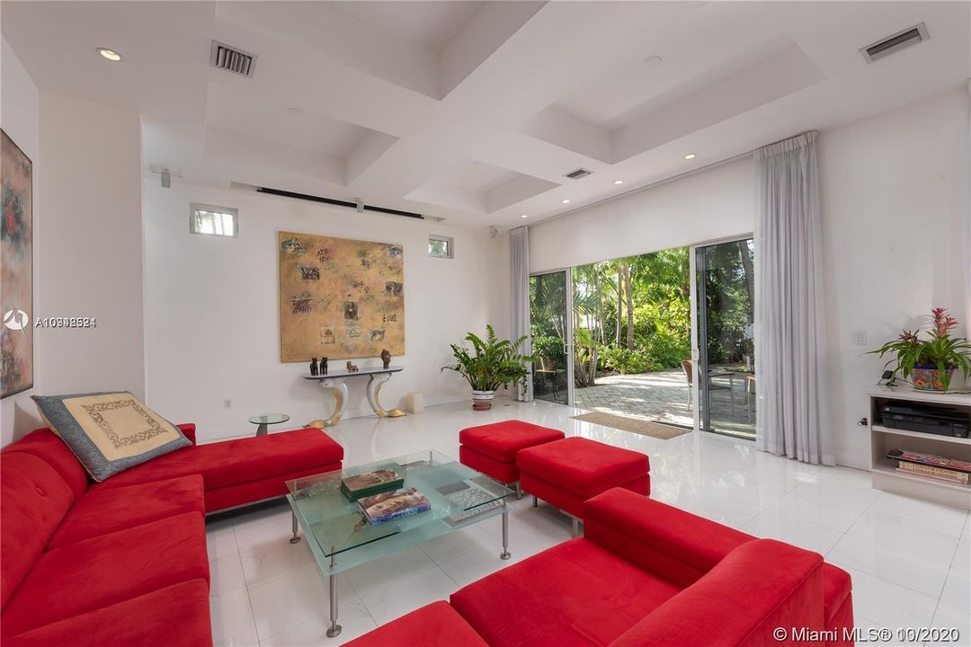 Recently Sold: $1,499,000 (3 beds, 2 baths, 3234 Square Feet)