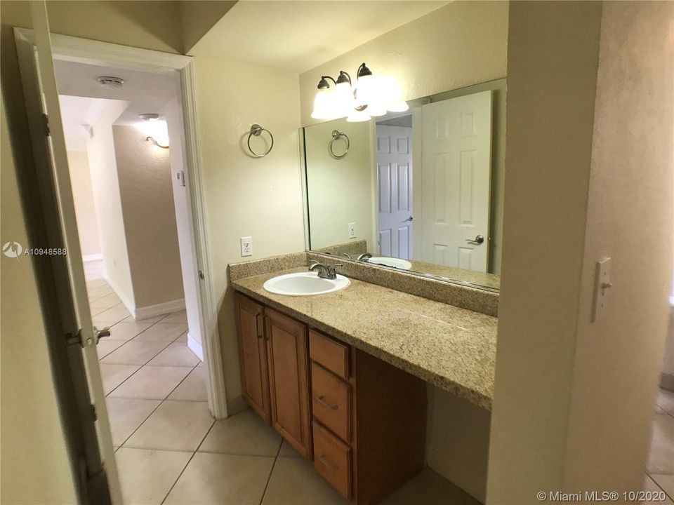 Recently Sold: $159,000 (1 beds, 1 baths, 709 Square Feet)