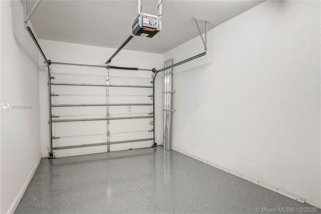 Недавно продано: $359,000 (3 спален, 2 ванн, 1570 Квадратных фут)