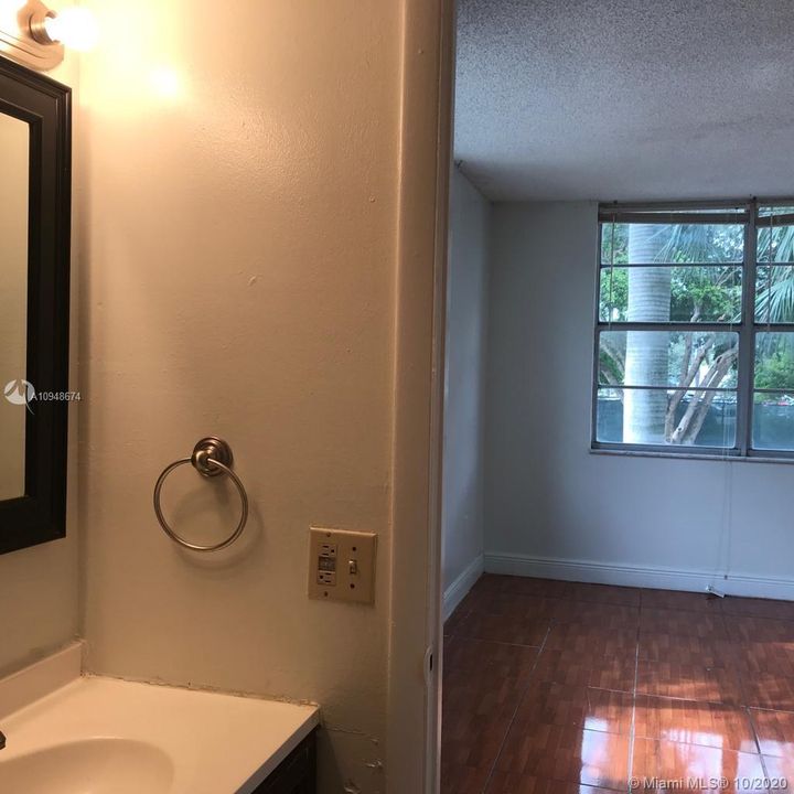 Recently Rented: $1,425 (2 beds, 2 baths, 1036 Square Feet)