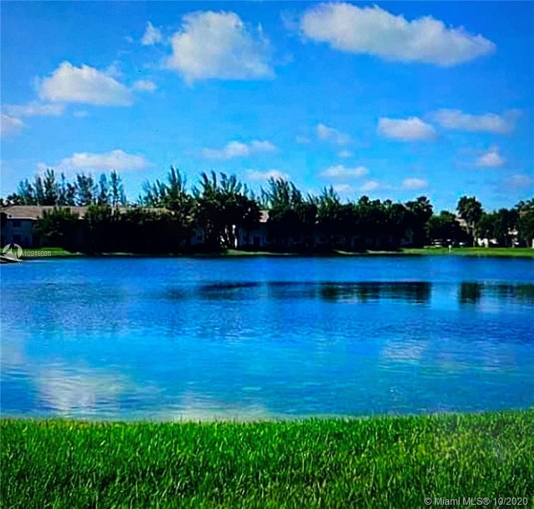 Недавно продано: $140,000 (2 спален, 2 ванн, 822 Квадратных фут)