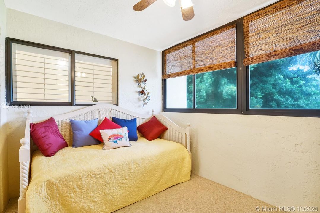 Balcony/Den