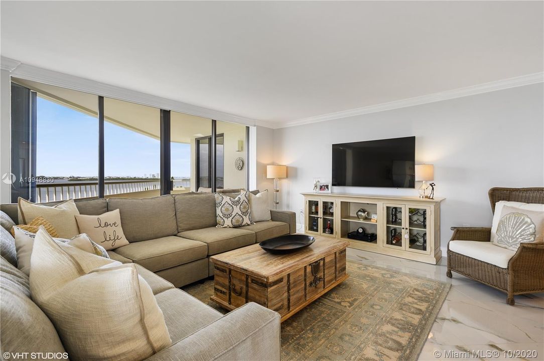 Recently Sold: $725,000 (2 beds, 2 baths, 1804 Square Feet)