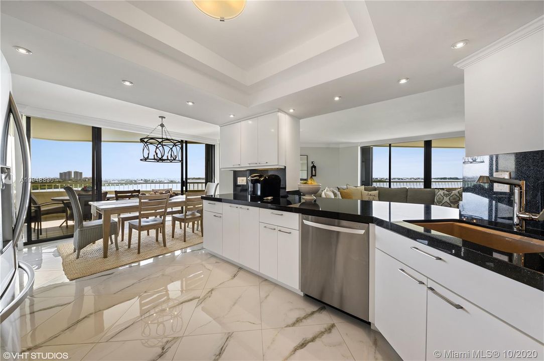 Recently Sold: $725,000 (2 beds, 2 baths, 1804 Square Feet)