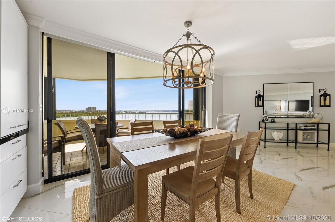 Recently Sold: $725,000 (2 beds, 2 baths, 1804 Square Feet)