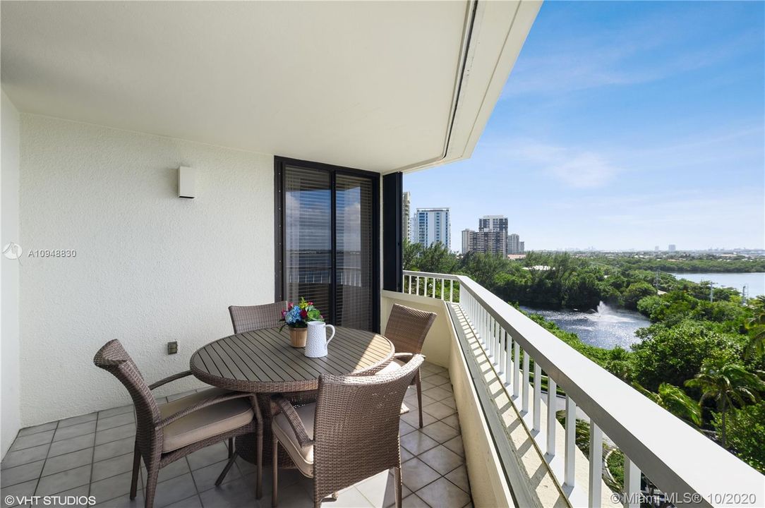 Recently Sold: $725,000 (2 beds, 2 baths, 1804 Square Feet)