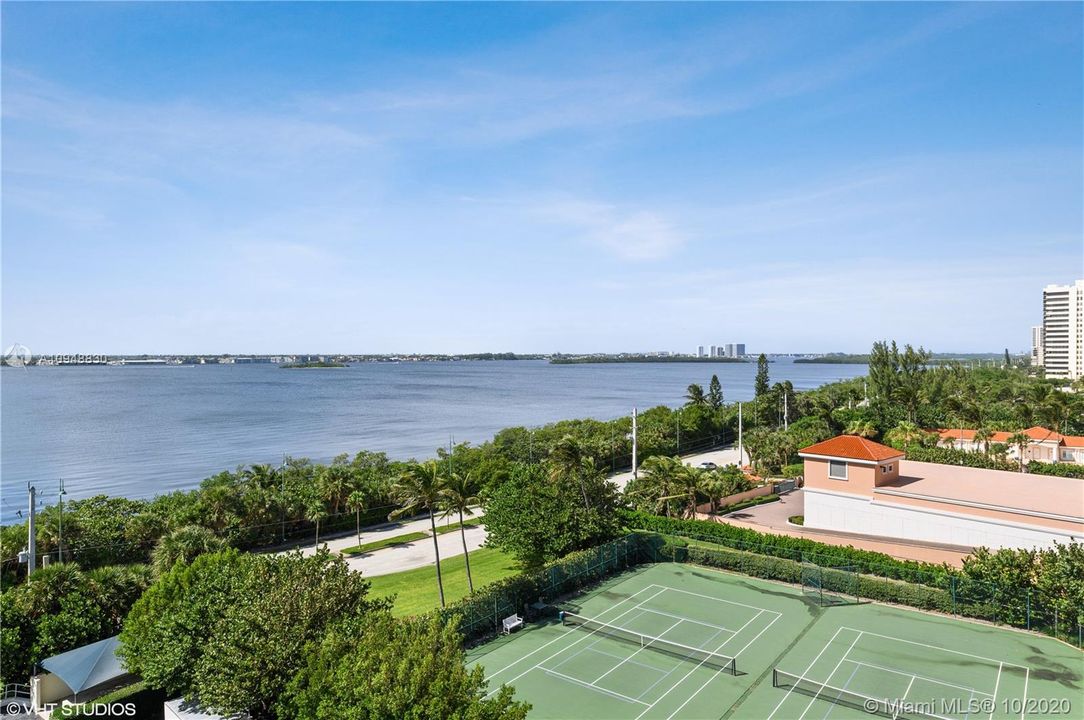 Recently Sold: $725,000 (2 beds, 2 baths, 1804 Square Feet)