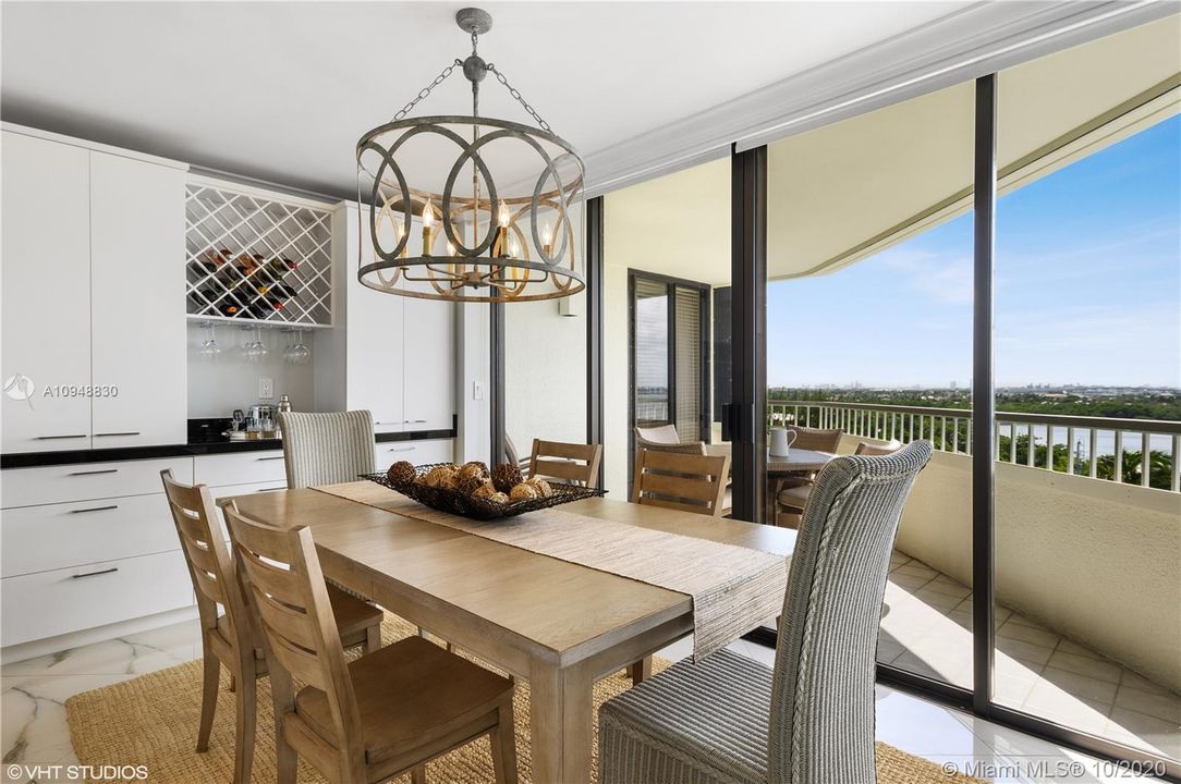 Recently Sold: $725,000 (2 beds, 2 baths, 1804 Square Feet)