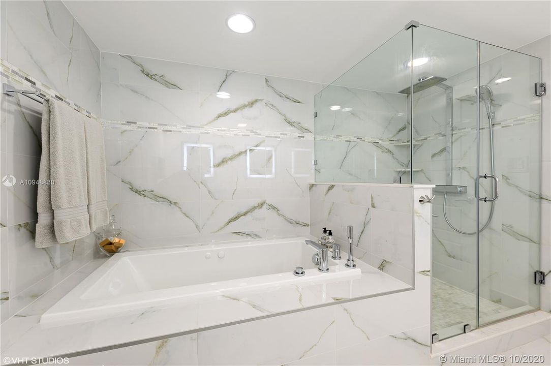 Recently Sold: $725,000 (2 beds, 2 baths, 1804 Square Feet)