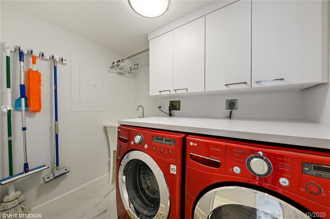 Recently Sold: $725,000 (2 beds, 2 baths, 1804 Square Feet)