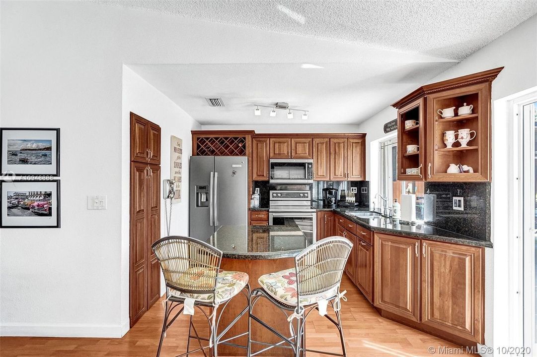 Recently Sold: $475,000 (3 beds, 2 baths, 1468 Square Feet)