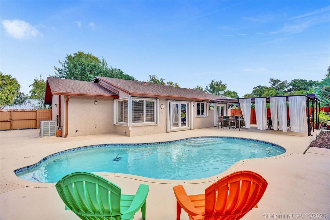 Recently Sold: $475,000 (3 beds, 2 baths, 1468 Square Feet)
