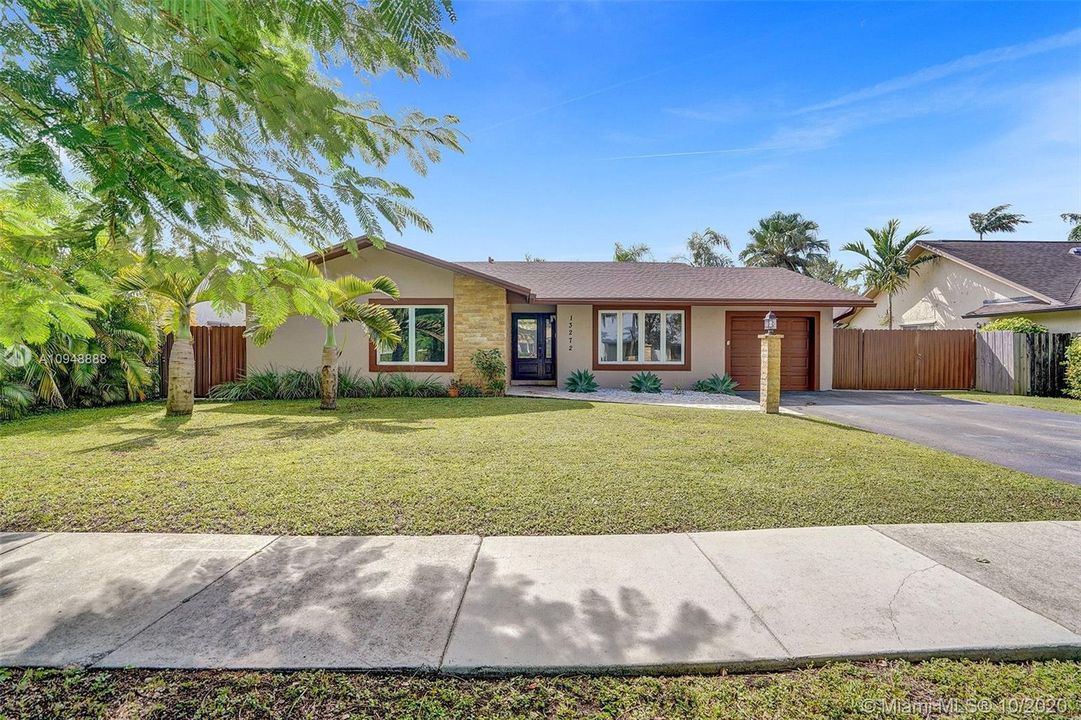 Recently Sold: $475,000 (3 beds, 2 baths, 1468 Square Feet)