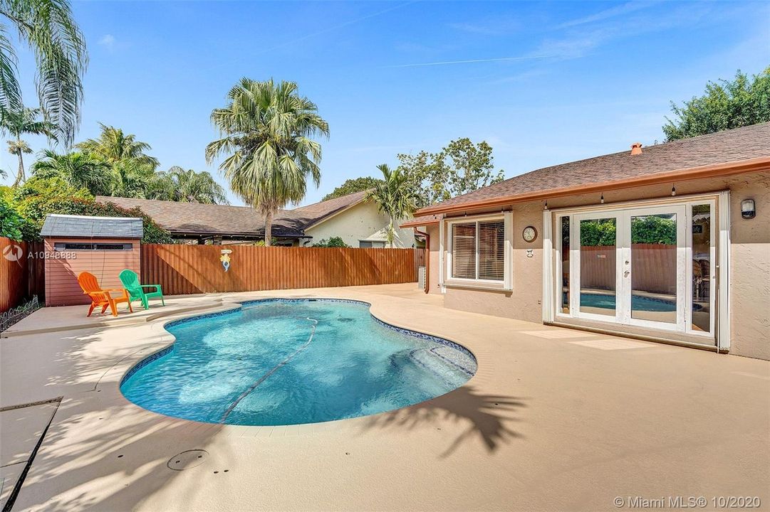 Recently Sold: $475,000 (3 beds, 2 baths, 1468 Square Feet)