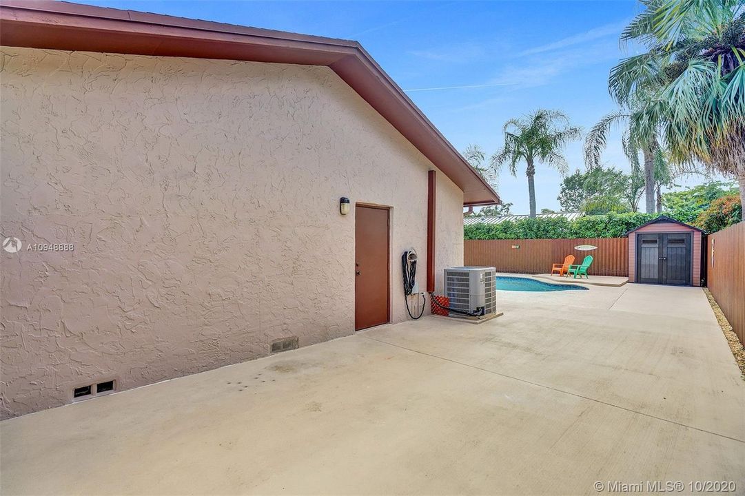 Recently Sold: $475,000 (3 beds, 2 baths, 1468 Square Feet)