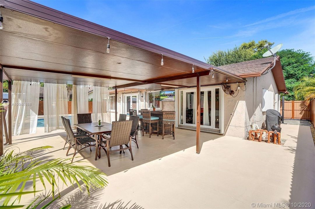 Recently Sold: $475,000 (3 beds, 2 baths, 1468 Square Feet)