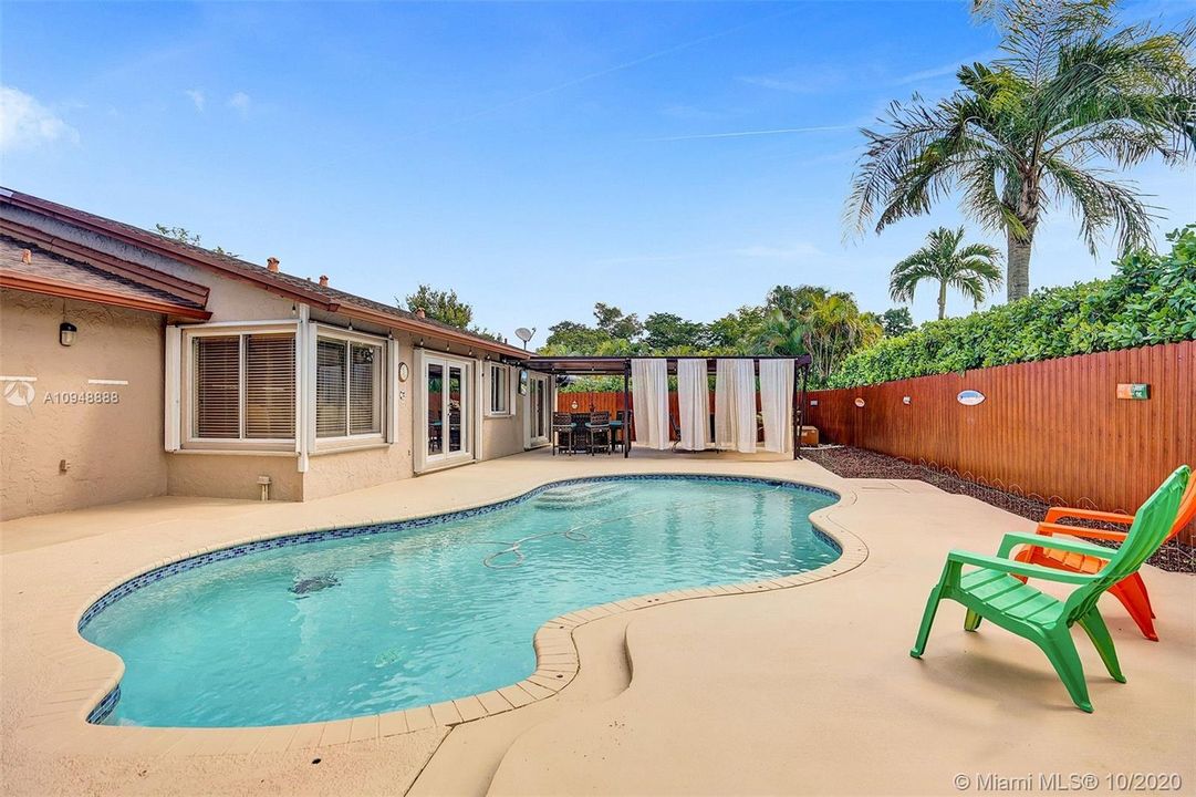 Recently Sold: $475,000 (3 beds, 2 baths, 1468 Square Feet)