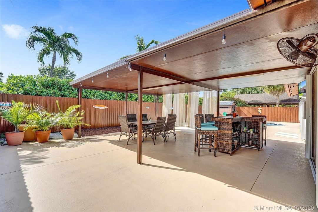 Recently Sold: $475,000 (3 beds, 2 baths, 1468 Square Feet)