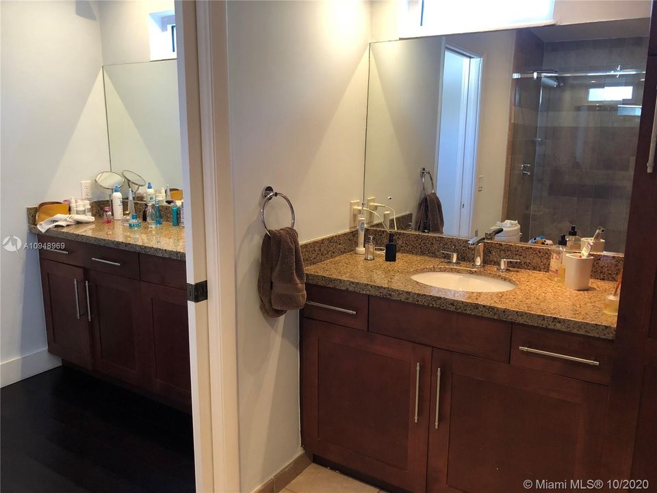 Recently Rented: $7,600 (5 beds, 3 baths, 2947 Square Feet)