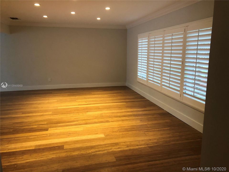 Recently Rented: $7,600 (5 beds, 3 baths, 2947 Square Feet)