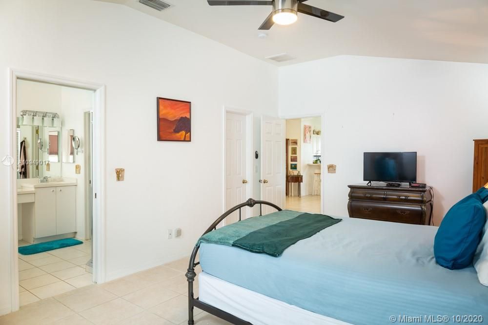 Vendido Recientemente: $255,900 (3 camas, 2 baños, 1826 Pies cuadrados)